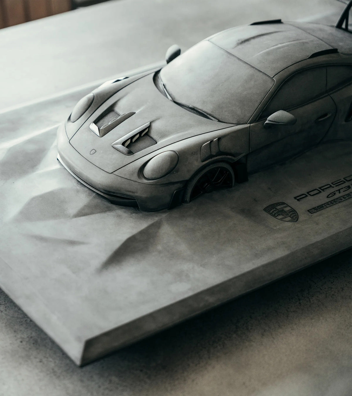 Porsche 911 GT3 RS (992) Concrete Sculpture – Limited Edition | Porsche Design