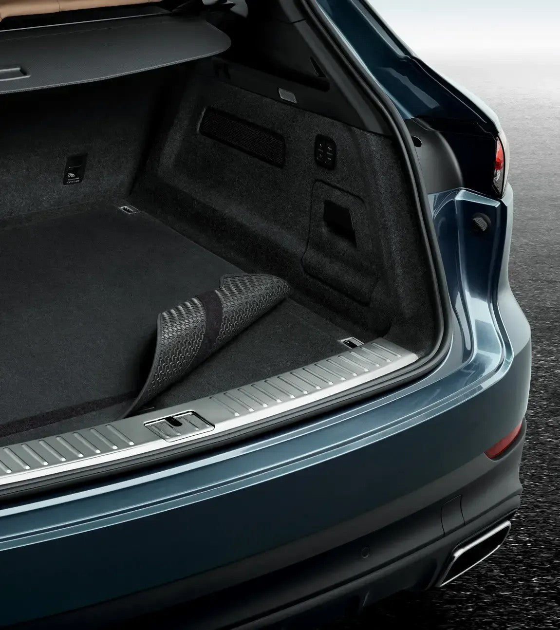 Porsche Reversible Luggage-Compartment Mat with Nubuk Surround for Macan (I, II & III) | Porsche Design